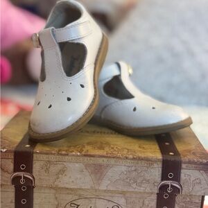 Footmates Classic White toddler Shoes EUC